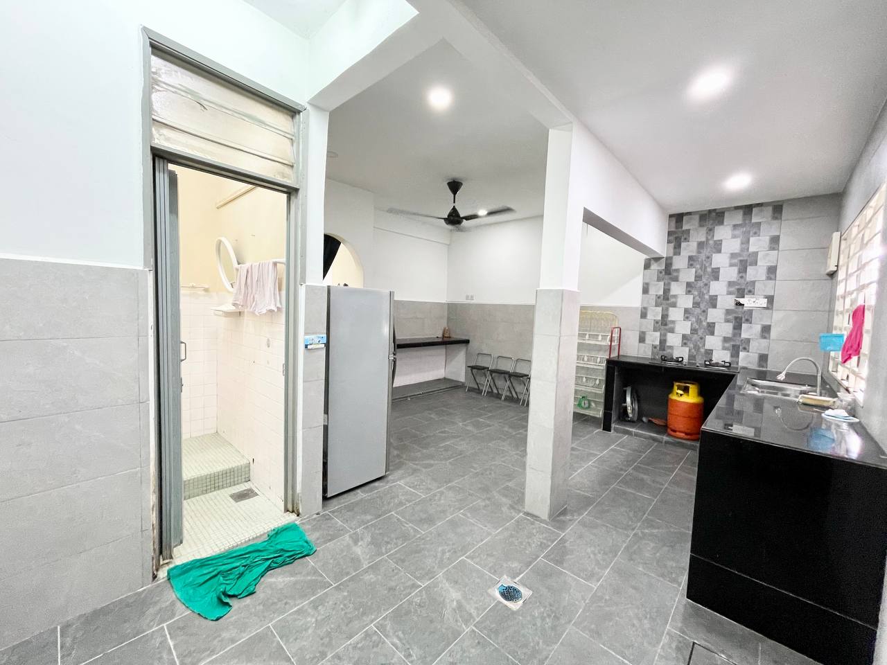 FACING OPEN NICE UNIT DOUBLE STOREY TAMAN ASA JAYA - photo 3