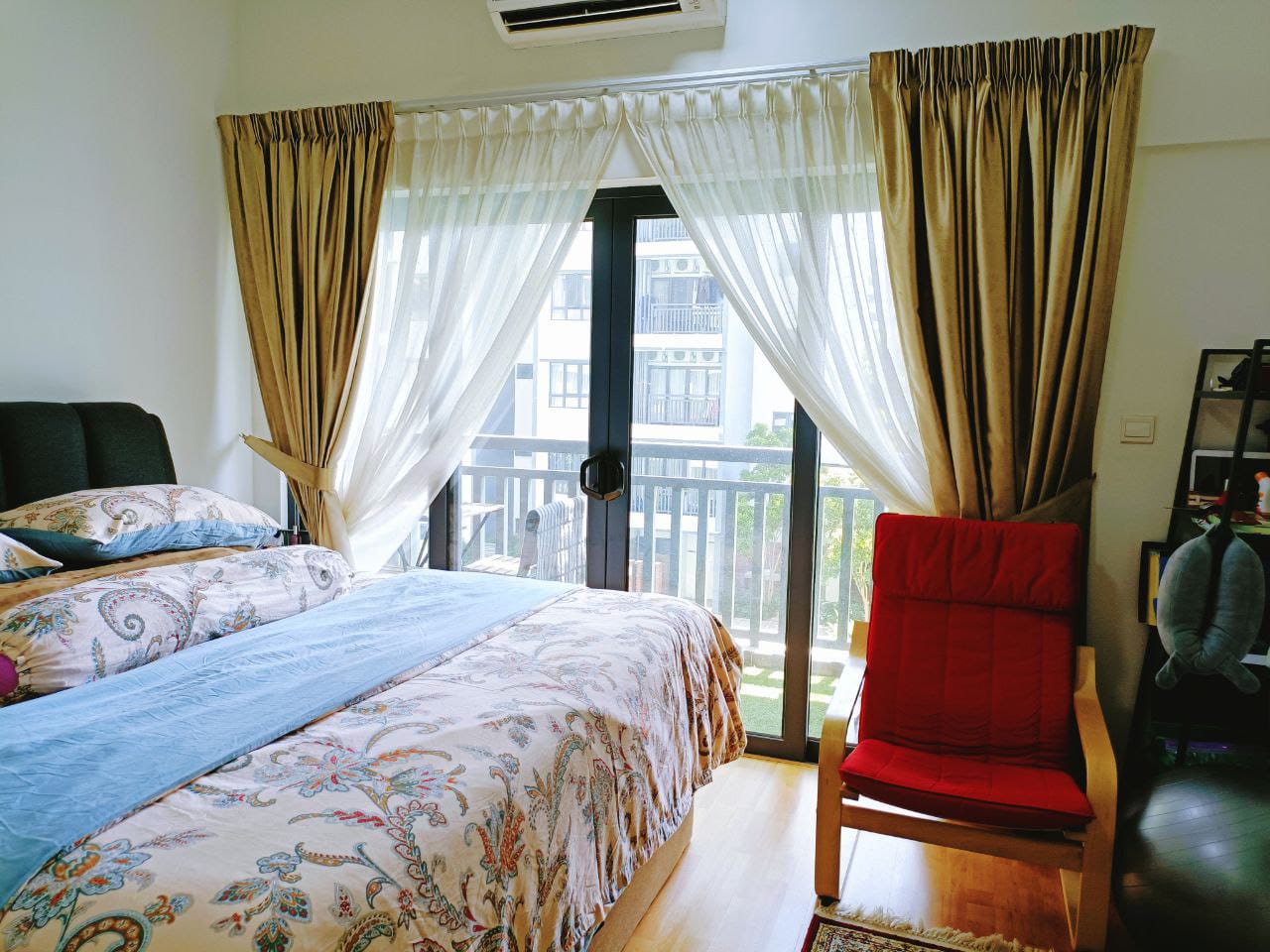 FACING POOL MODERN RENO SURIA RESIDENCE SHAH ALAM - photo 9