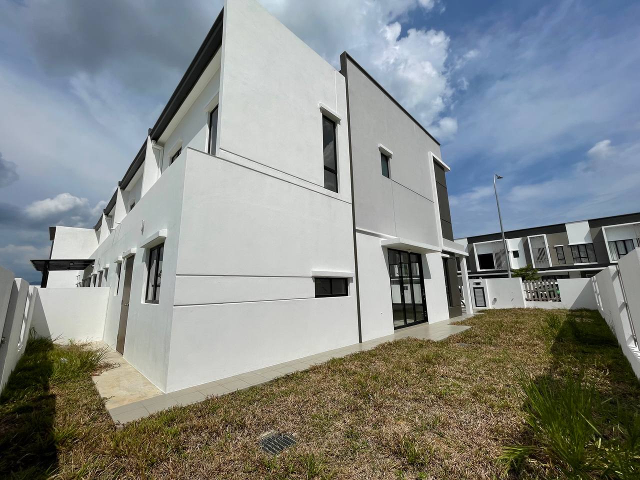 END LOT EXTRA LAND DOUBLE STOREY SETIA ECOHILL - photo 2