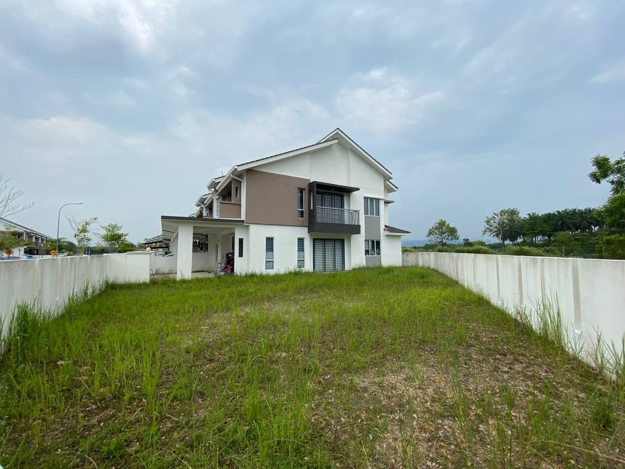 CORNER LOT DOUBLE STOREY SERENE HEIGHT BANGI - photo 2