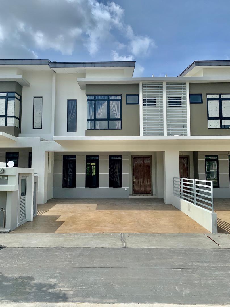 PARTLY FURNISHED MAPLE RESIDENCE LAMAN VIEW CYBER - photo 3