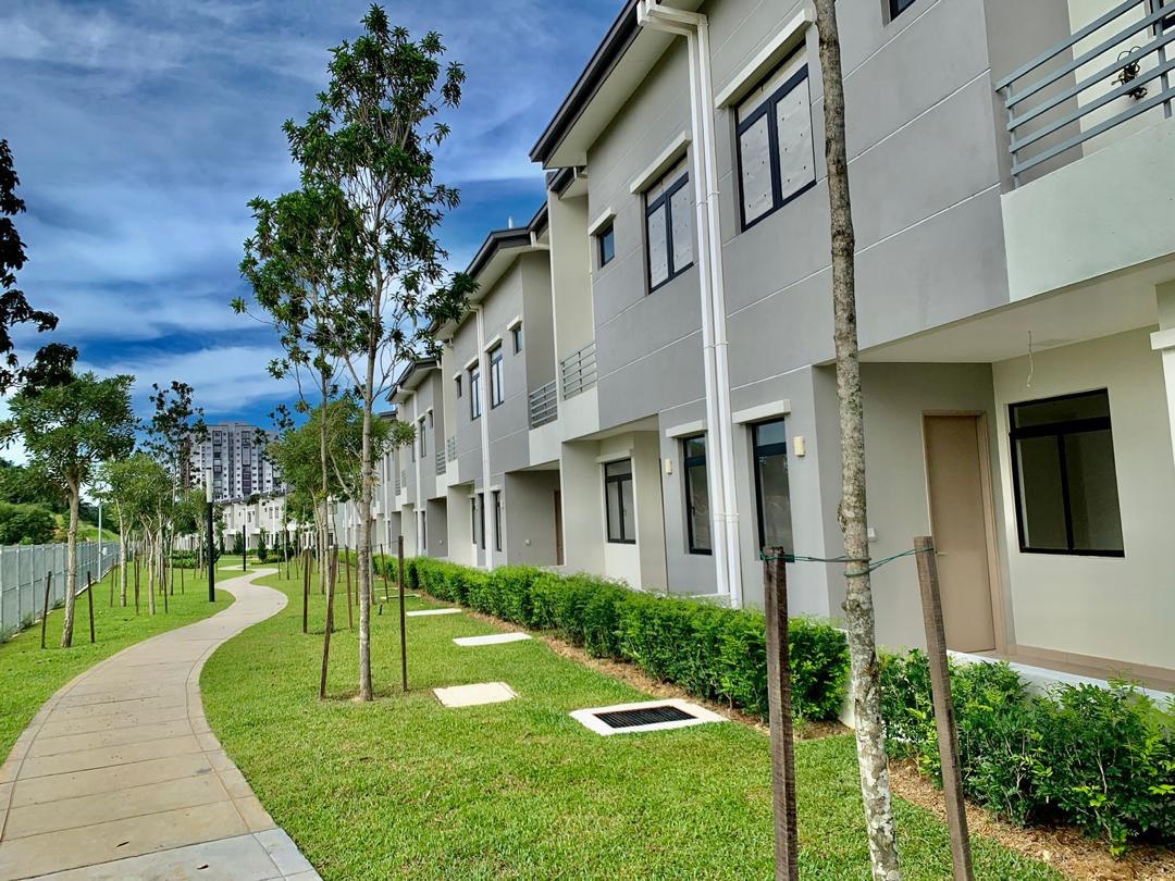PARTLY FURNISHED MAPLE RESIDENCE LAMAN VIEW CYBER - photo 10