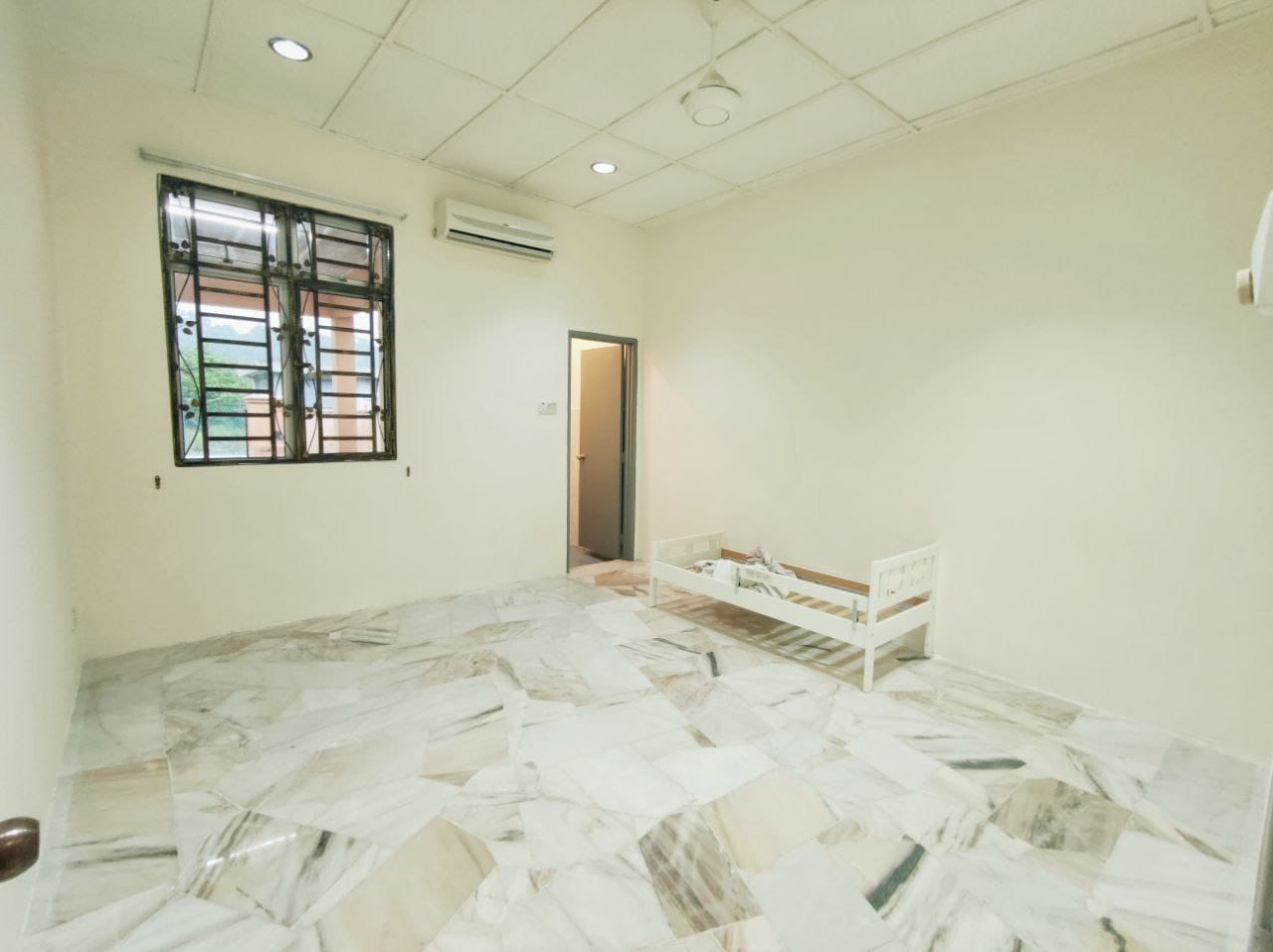 FACING OPEN RENOVATE SEMI TAMAN DESA SAUJANA BANGI - photo 8
