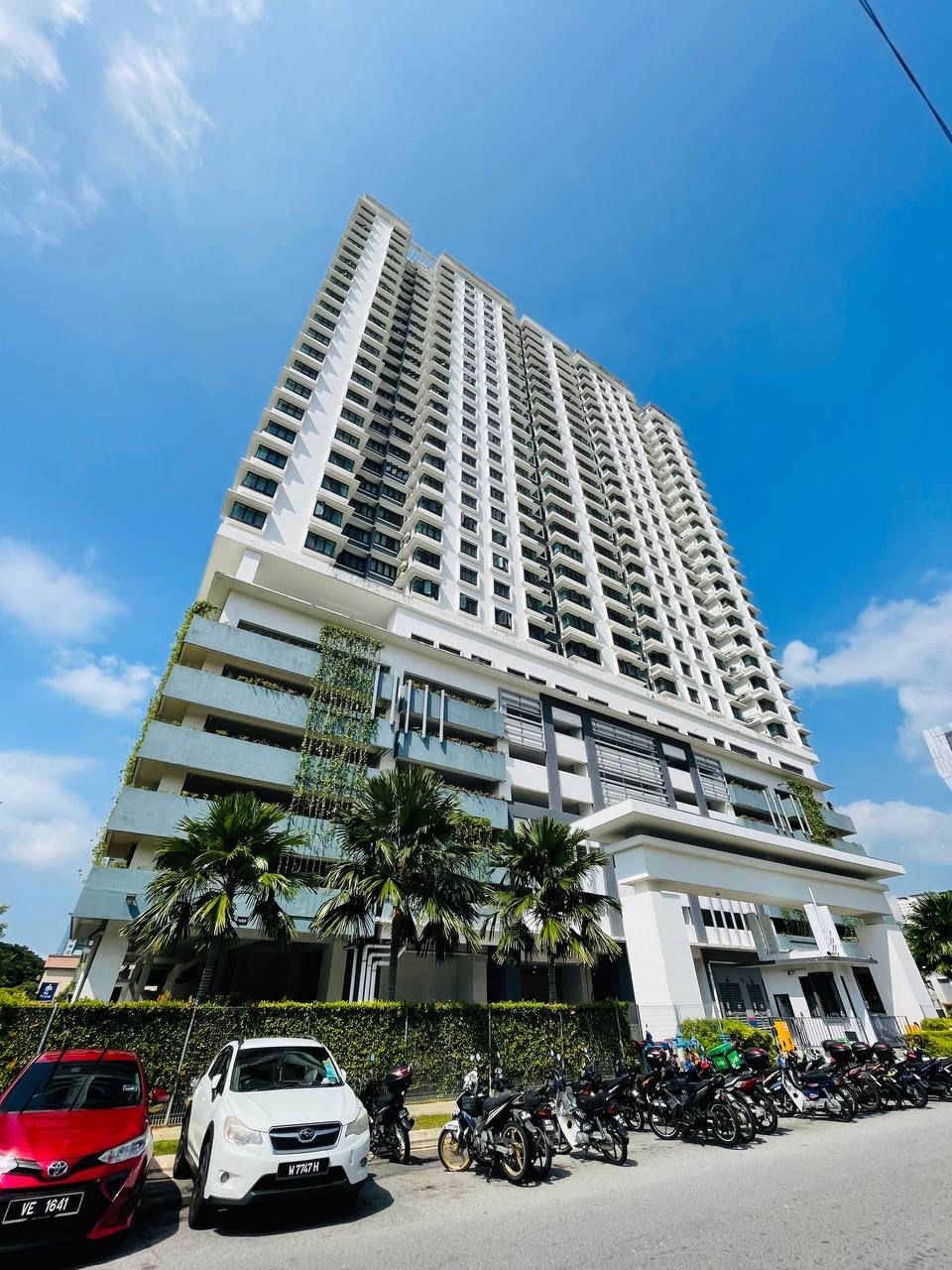 PARTLY FURNISHED RENO UNIT RAFFLESIA CONDO SENTUL - photo 2