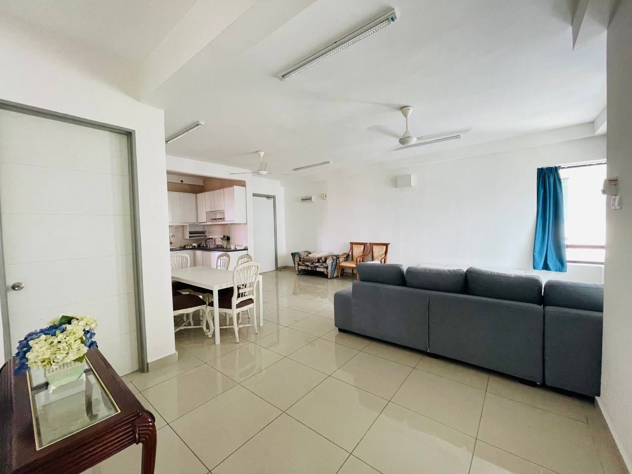 PARTLY FURNISHED RENO UNIT RAFFLESIA CONDO SENTUL - photo 4