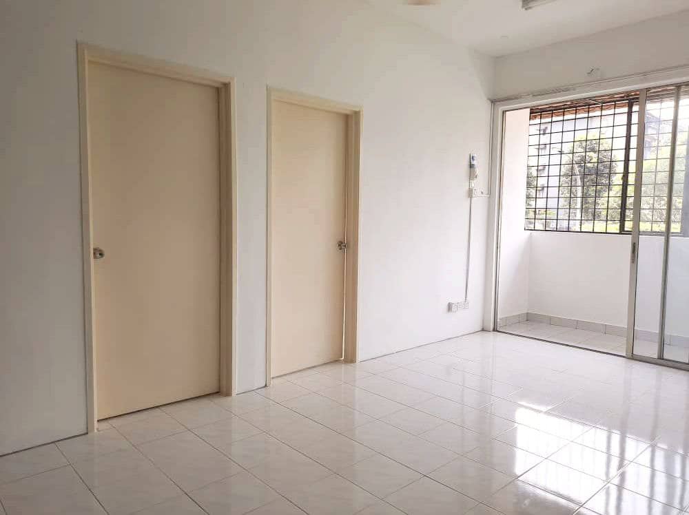 RENOVATED NEW PAINT PUTRA IMPIAN APARTMENT - photo 2