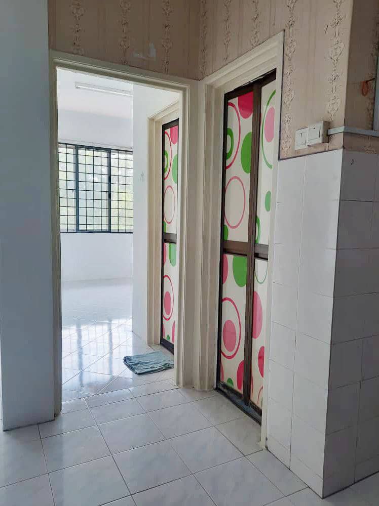 RENOVATED NEW PAINT PUTRA IMPIAN APARTMENT - photo 4