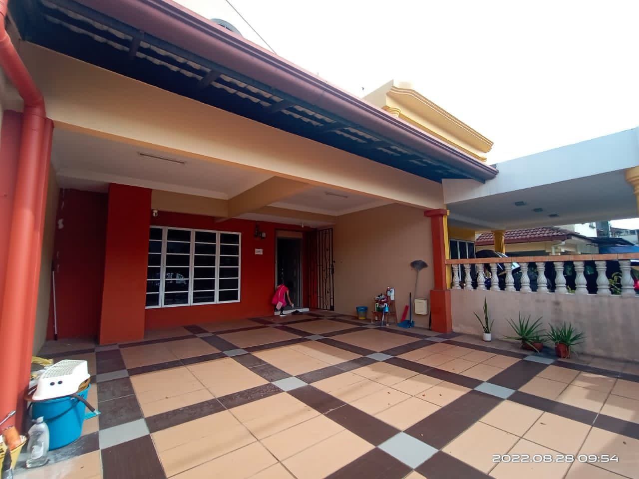 RENOVATED DOUBLE STOREY TAMAN PUTRA BUDIMAN - photo 2