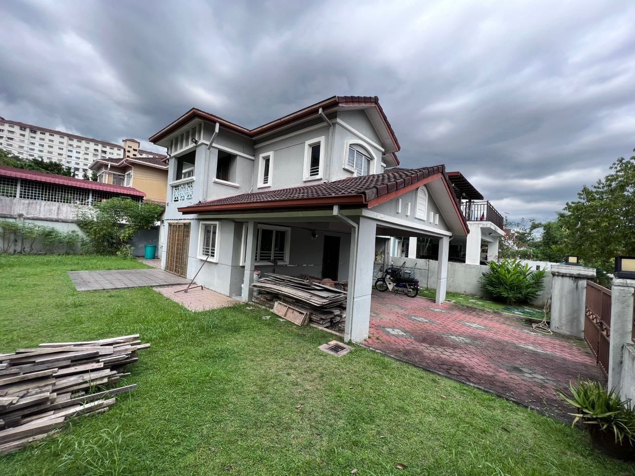 CORNER LOT DOUBLE STOREY TAMAN PINGGIRAN USJ - photo 2