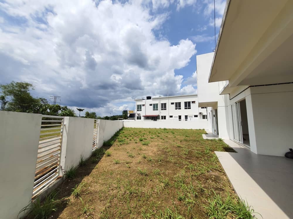 CORNER LOT DOUBLE STOREY BANDAR SRI SENDAYAN - photo 2