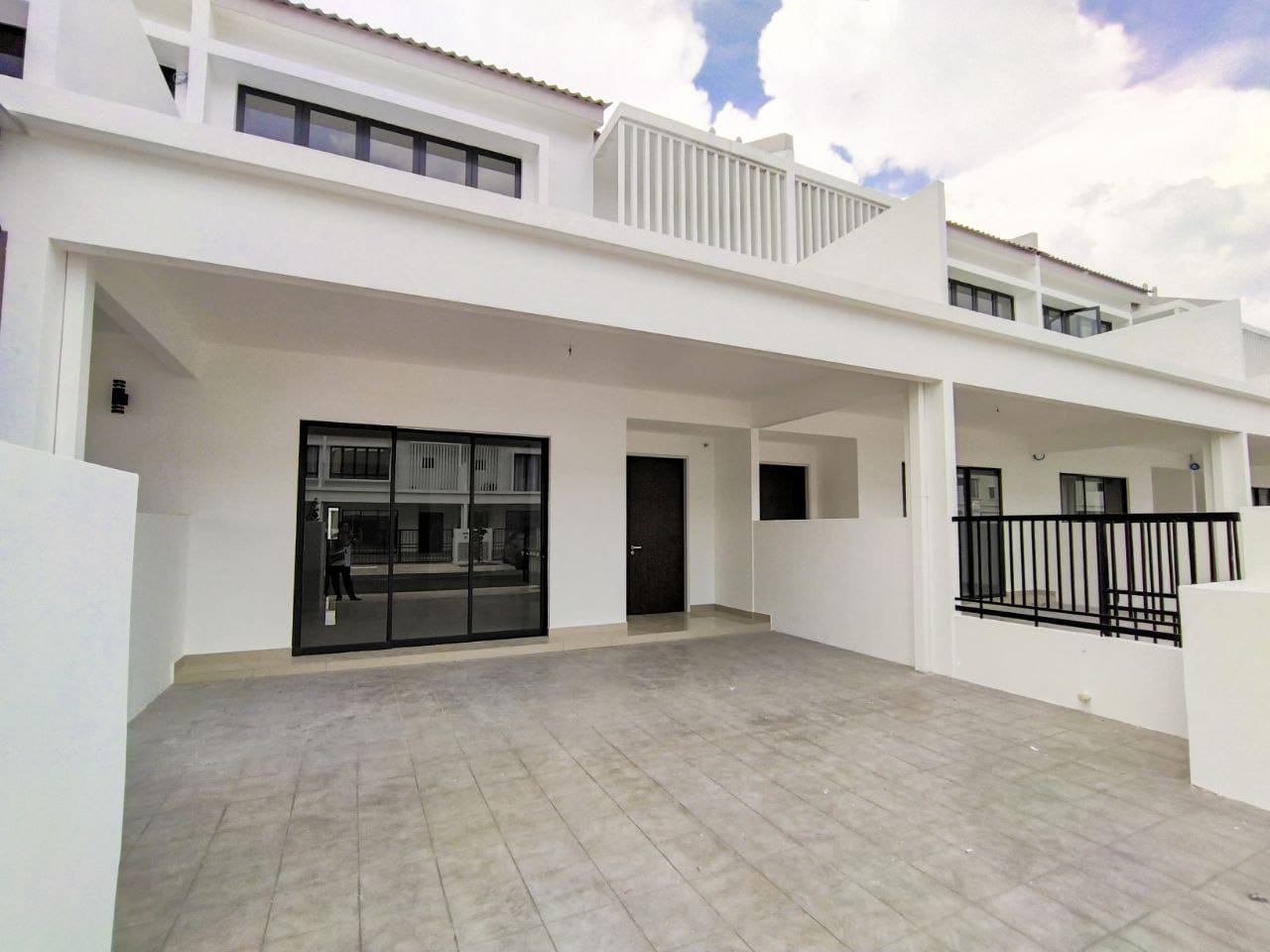 BRAND NEW DOUBLE STOREY TERRACE SEJATI LAKESIDE - photo 2