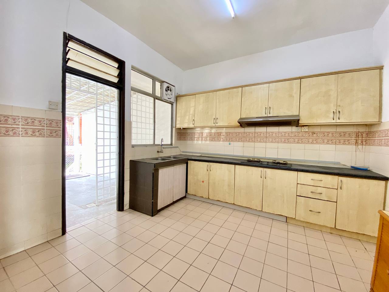 END LOT DOUBLE STOREY BK5 BANDAR KINRARA - photo 4