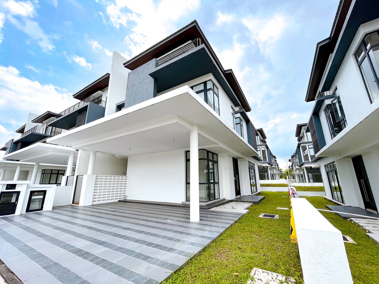 SEMI D TRIPLE STOREY SENNA RESIDENCE PRESINT 12 - photo 2