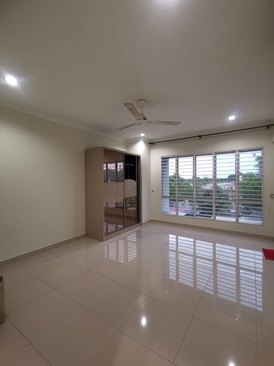 FACING OPEN DOUBLE STOREY BANDAR SAUJANA PUTRA - photo 5