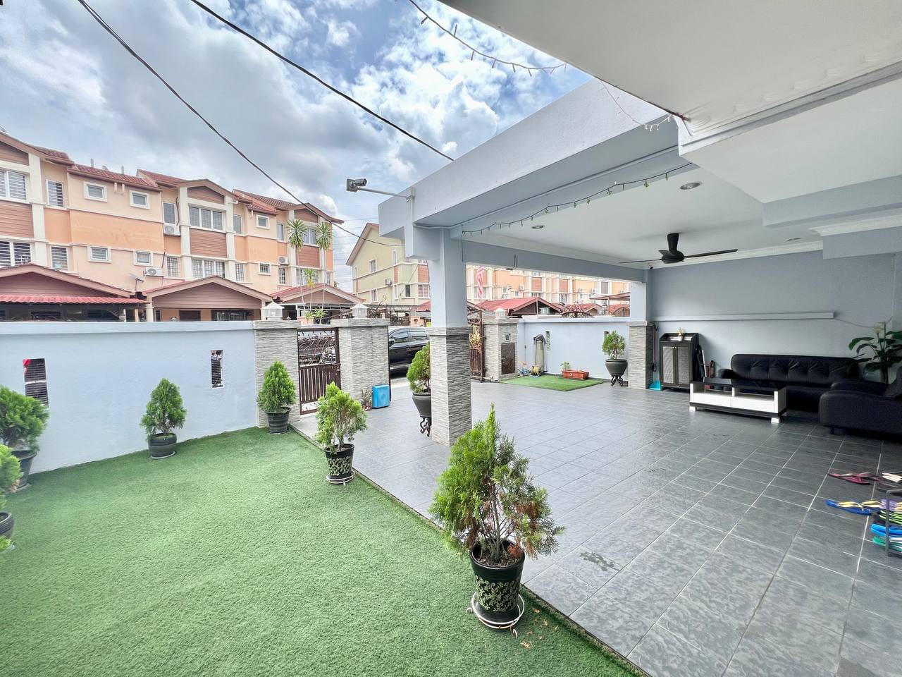 END LOT TRIPLE STOREY TAMAN BUKIT PERMATA GOMBAK - photo 2