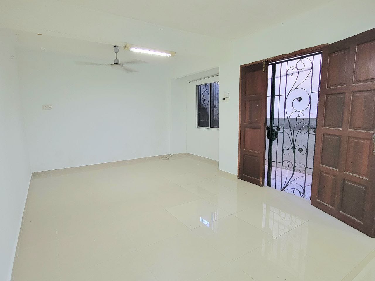 NICE UNIT DOUBLE STOREY TAMAN BUKIT ANGGERIK - photo 3