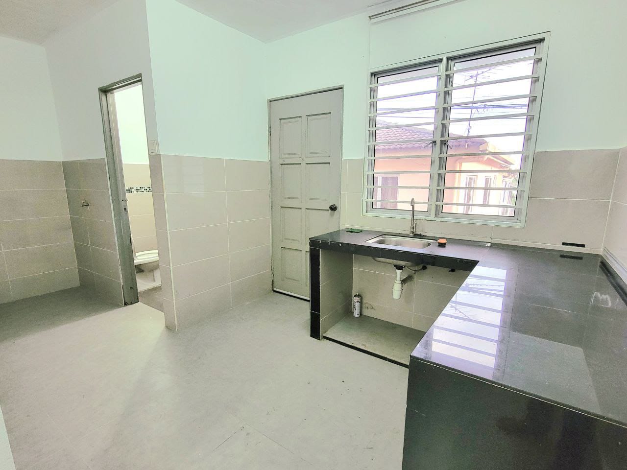 NICE UNIT DOUBLE STOREY TAMAN BUKIT ANGGERIK - photo 5