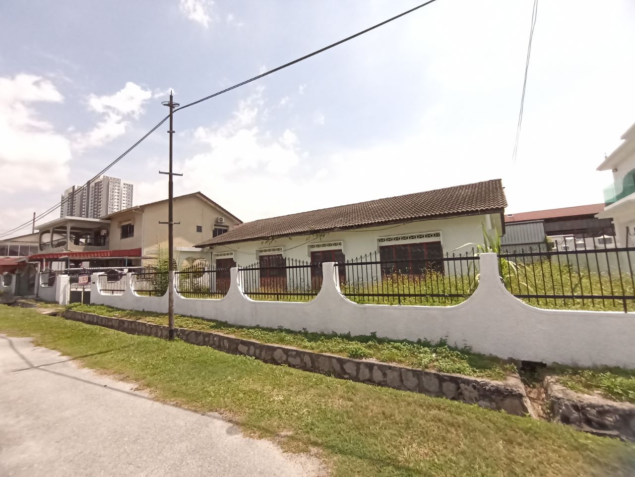 HUGE EXTRA LAND BUNGALOW SERI KEMBANGAN - photo 5
