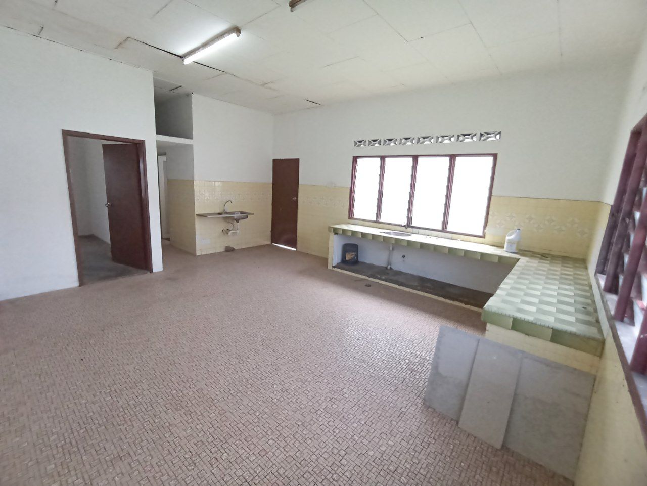 HUGE EXTRA LAND BUNGALOW SERI KEMBANGAN - photo 8