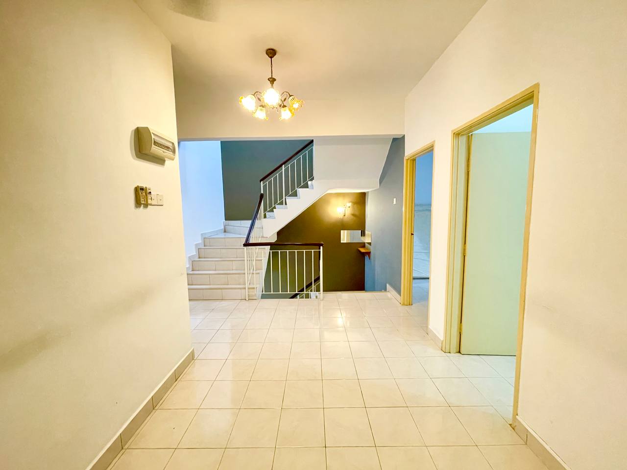 NICE RENO TRIPLE STOREY TAMAN ANGGERIK EMAS KAJANG - photo 9