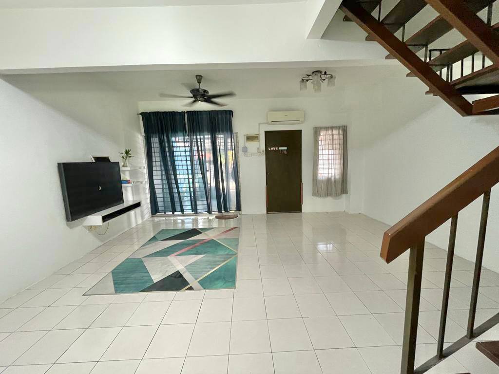 NICE UNIT DOUBLE STOREY TAMAN LESTARI PUTRA - photo 2