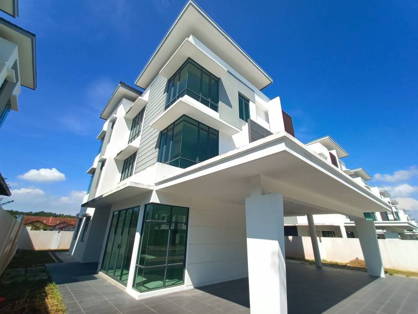 Bungalow 3 Storey at Lambaian Residencence Bangi