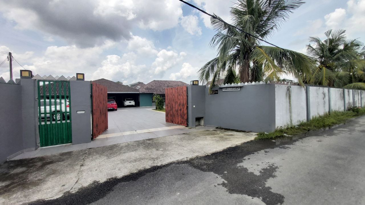 Kampung Jawa Klang Near Taman Sri Andalas Bungalow - photo 2