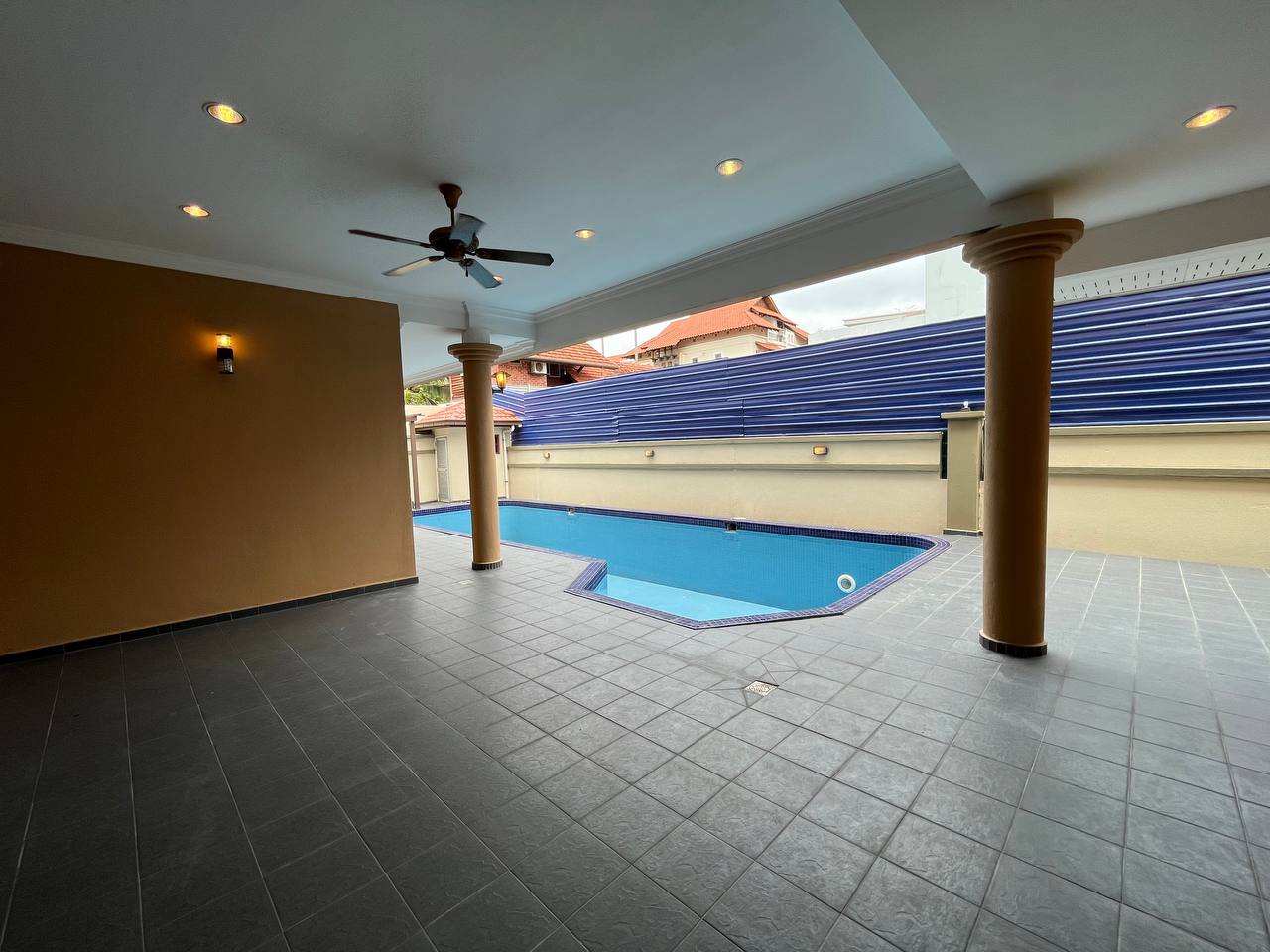 Bungalow Taman Ampang Utama - photo 2
