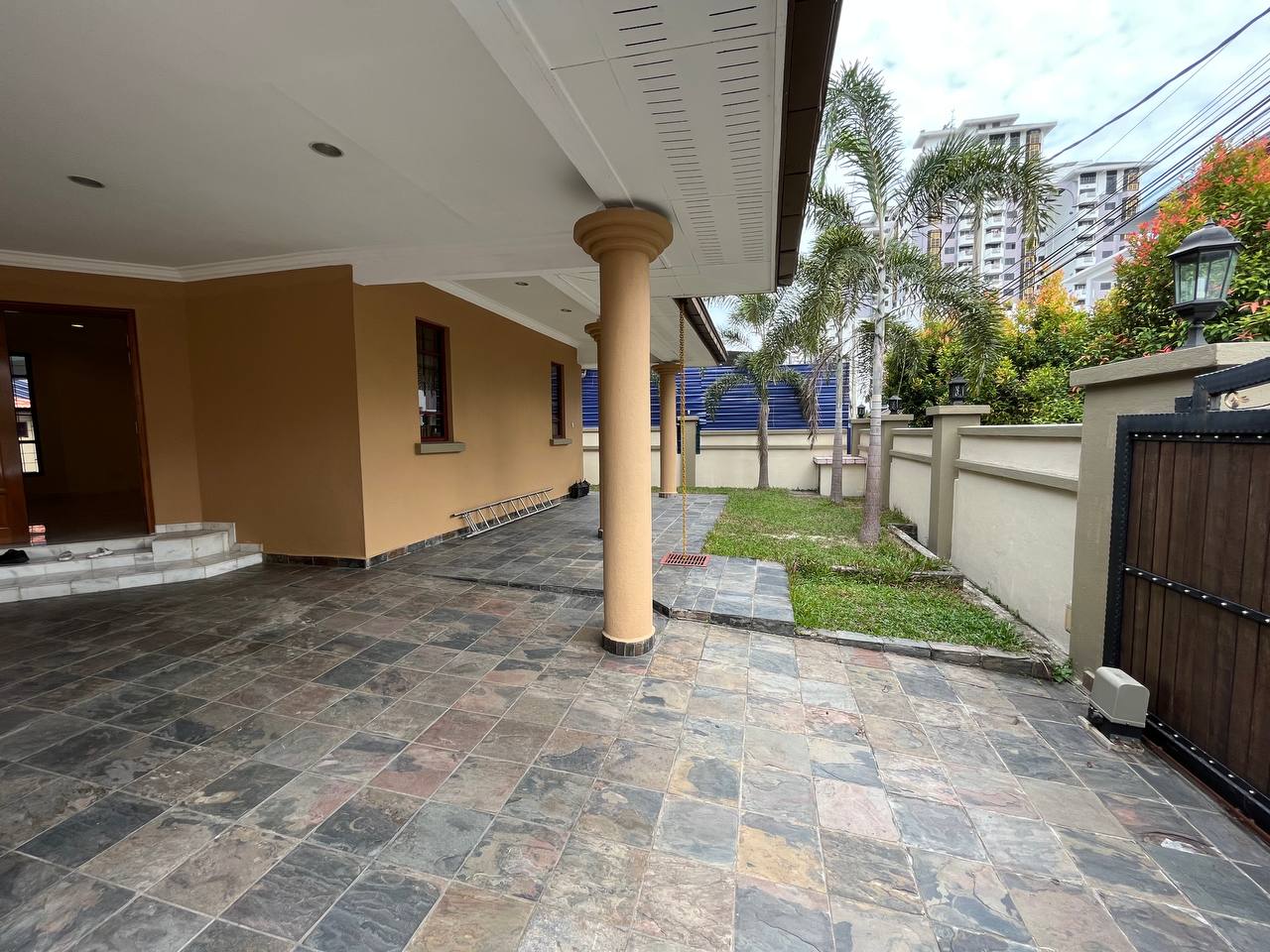 Bungalow Taman Ampang Utama - photo 4