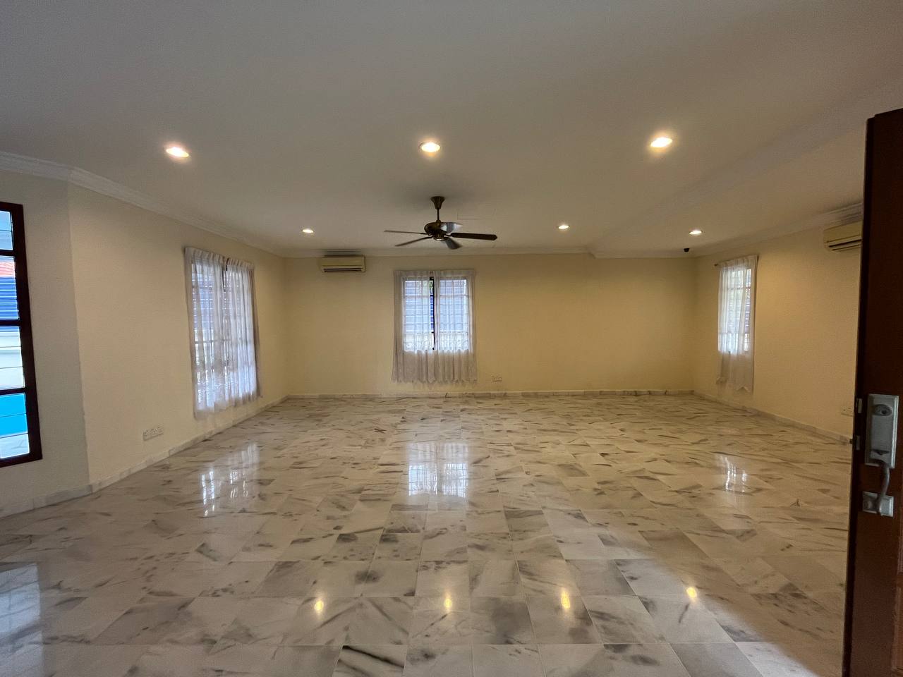 Bungalow Taman Ampang Utama - photo 9