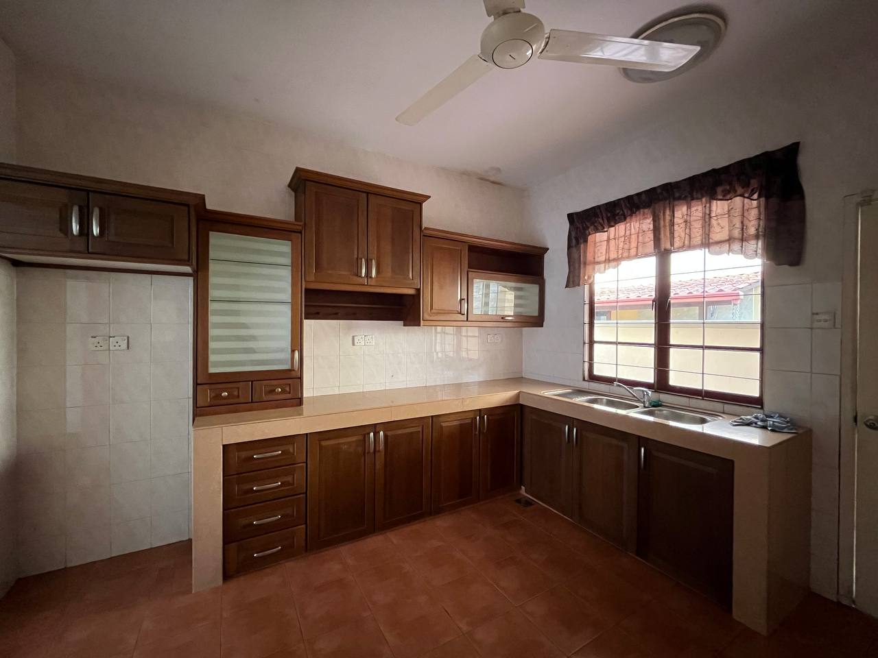 Bungalow Taman Ampang Utama - photo 11