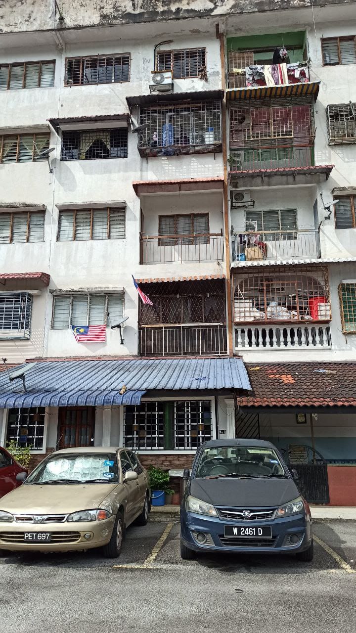 Flat Taman Kosas Opposite Foodcourt - photo 2