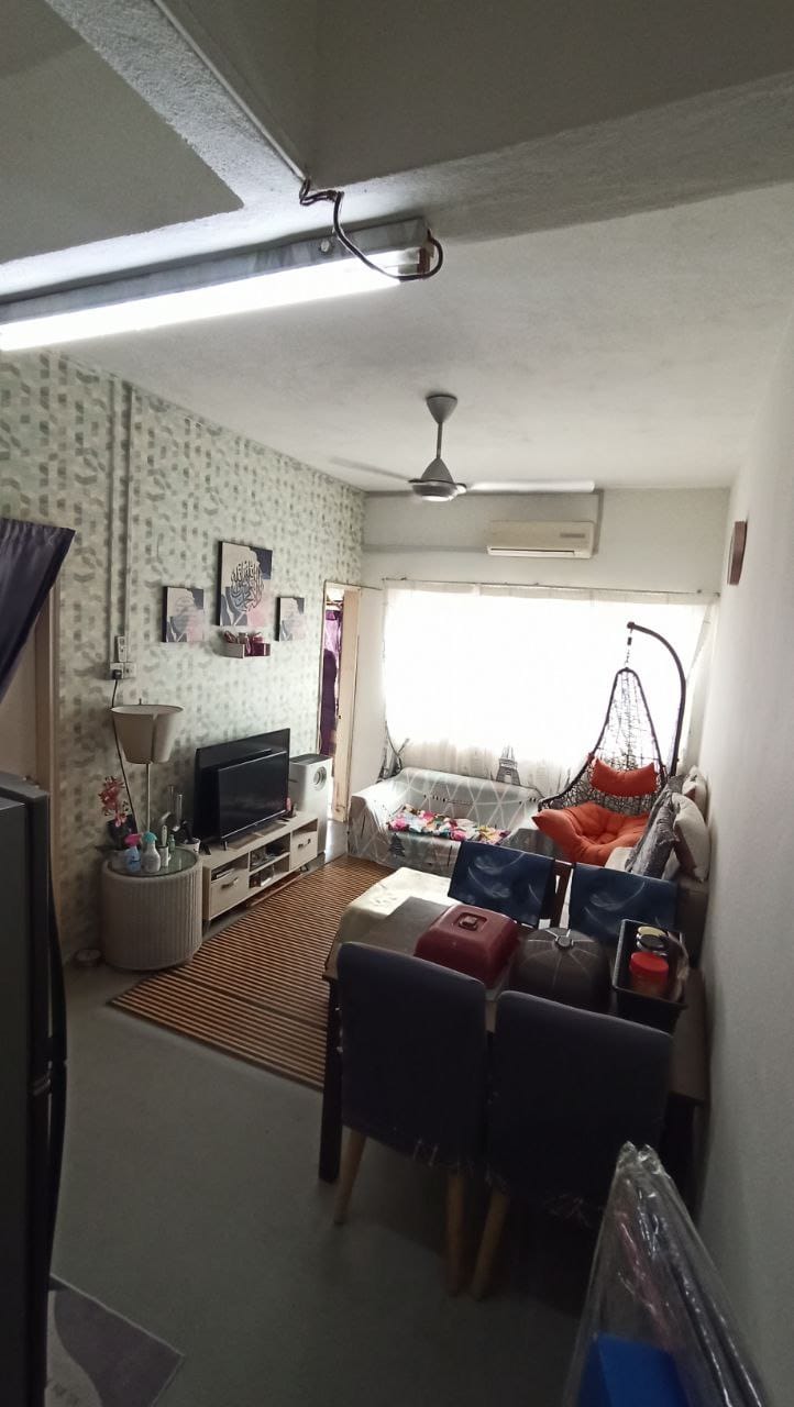 Flat Taman Kosas Opposite Foodcourt - photo 3