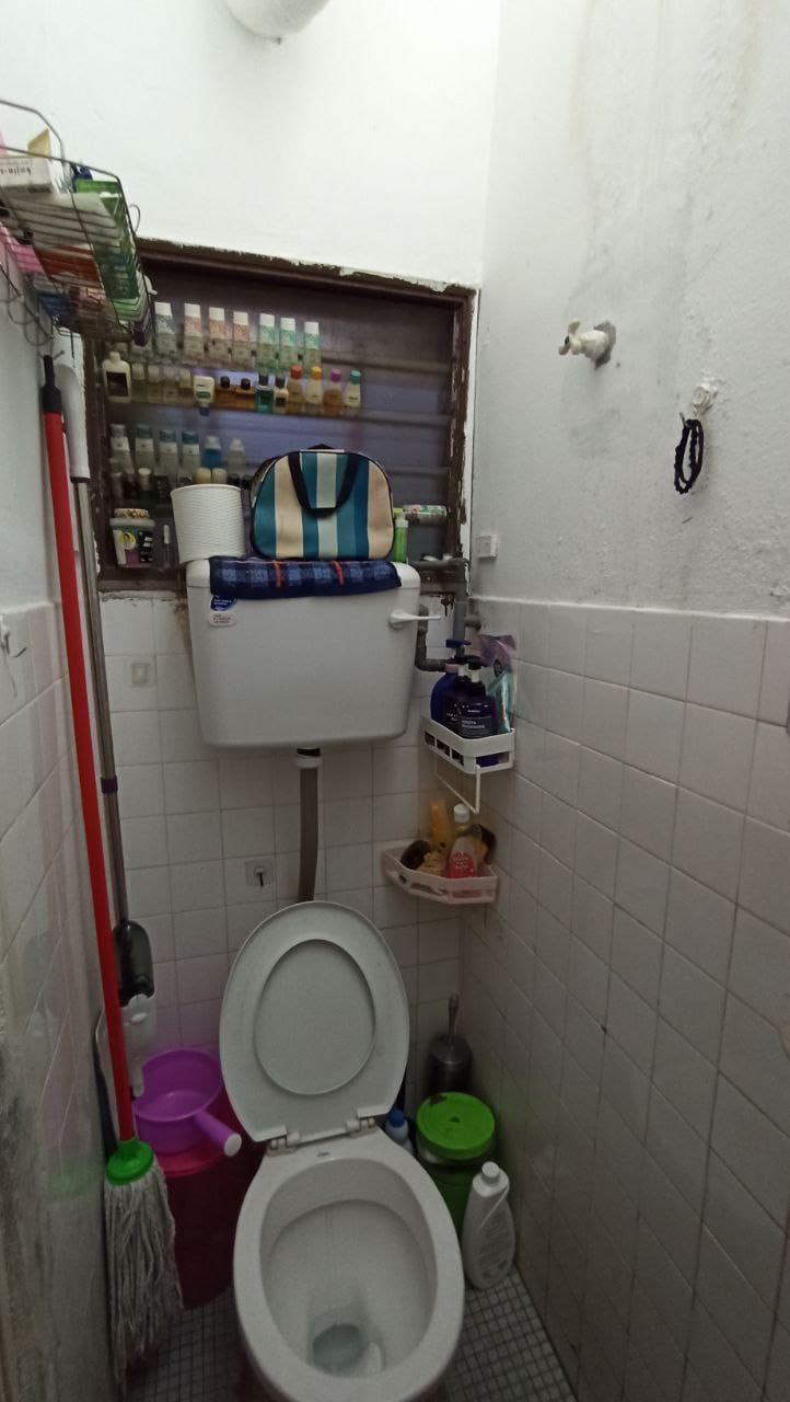 Flat Taman Kosas Opposite Foodcourt - photo 10
