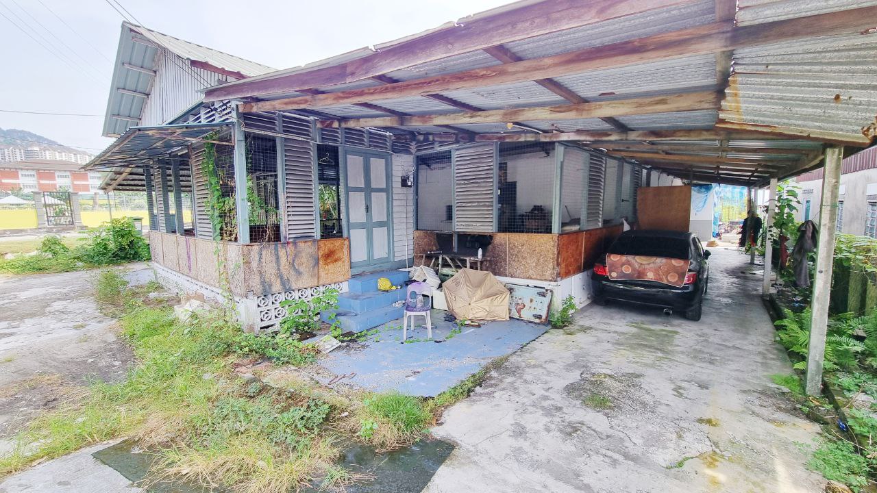Tanah Lot Bungalow Klang Gate - photo 12