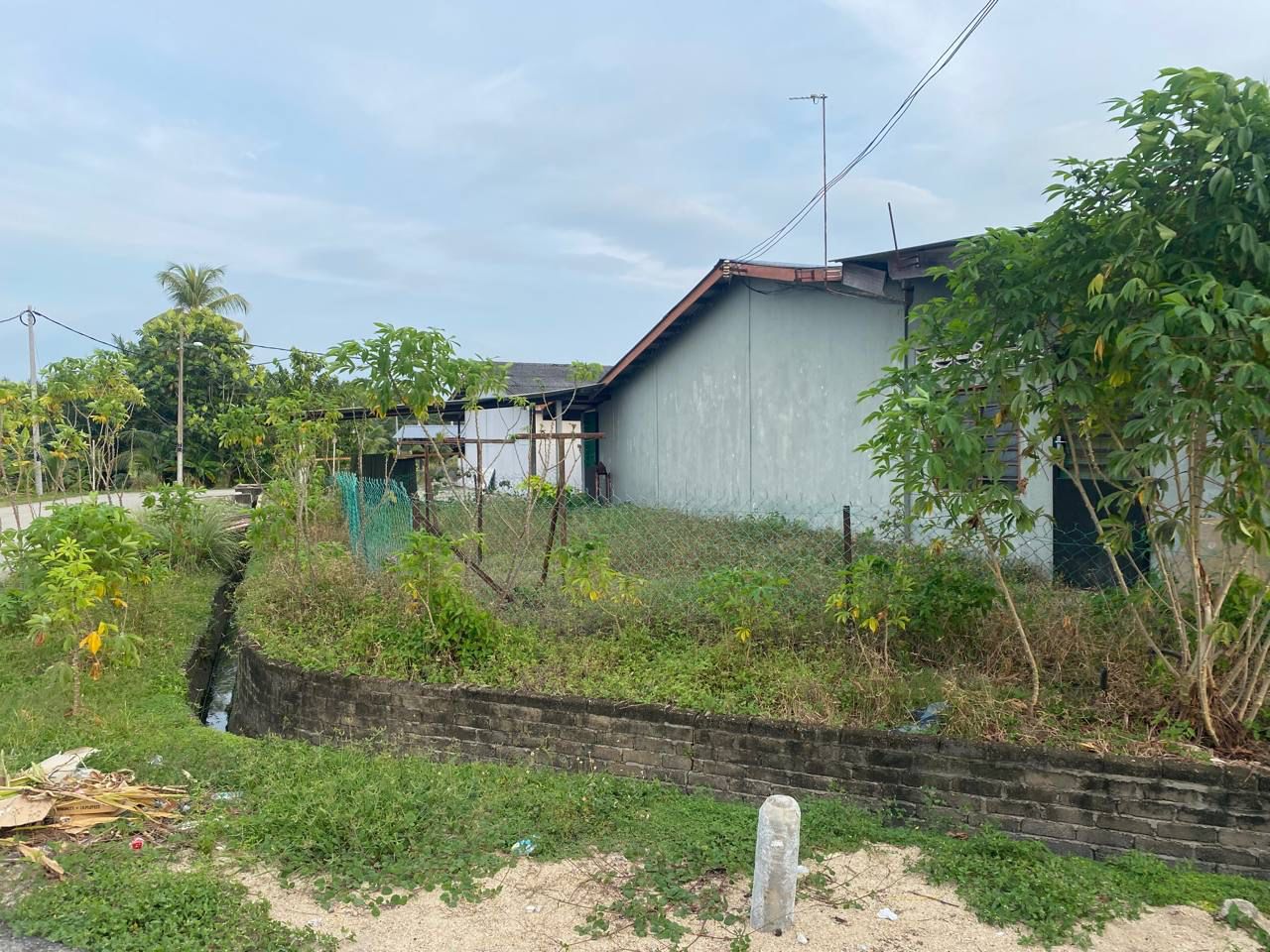 CORNER LOT LOW COST SINGLE STOREY SITIAWAN PERAK - photo 2