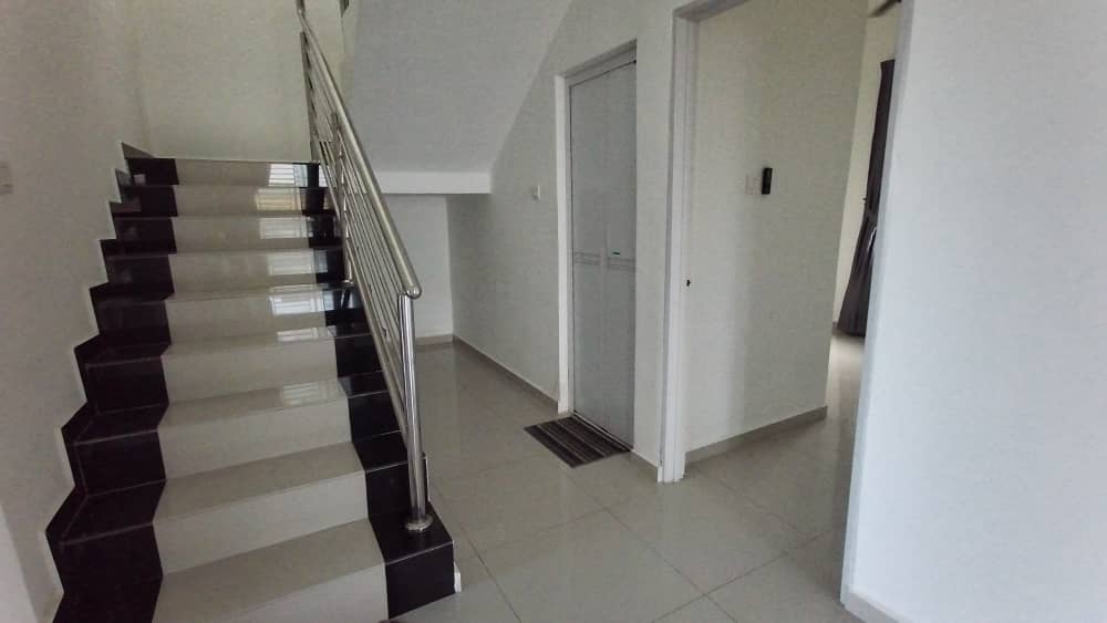 CORNERLOT Semi-D Dua Tingkat Medini Villas KIjal - photo 8