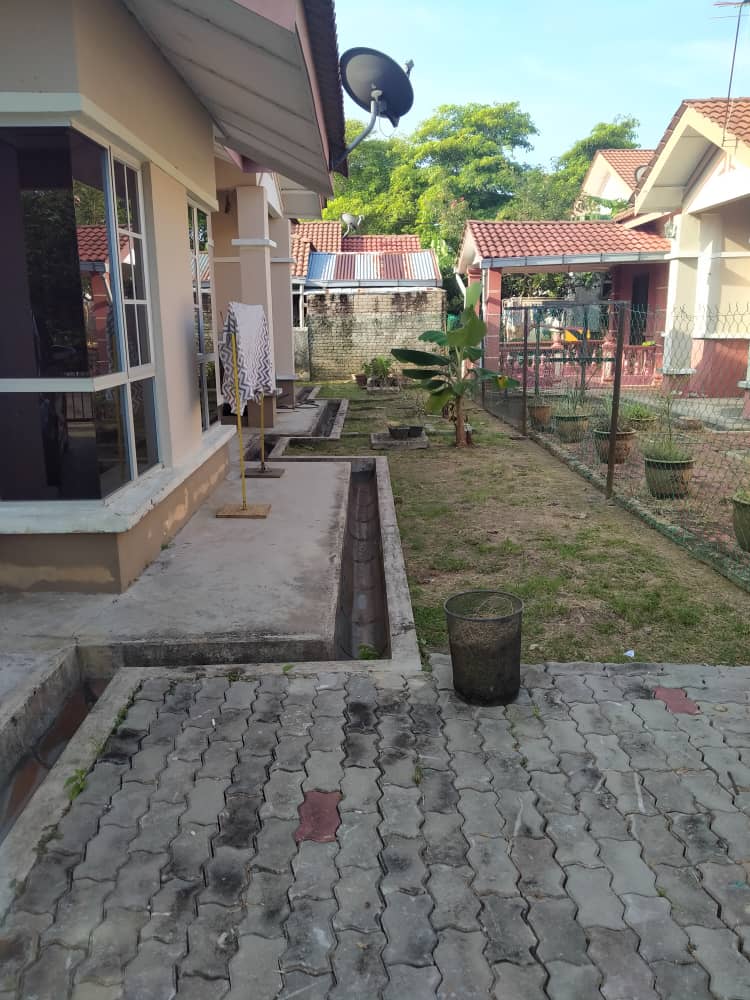 Cantik Bersih RUMAH SEMID Taman Alor Ara Dahlia - photo 2