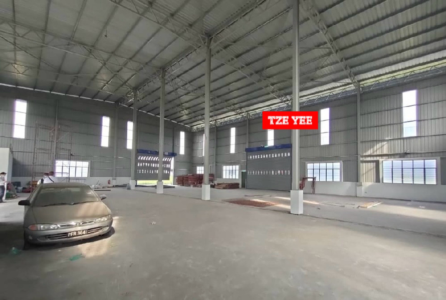BUKIT MINYAK NEAR JURU WAREHOUSE HUGE COMPOUND - photo 4