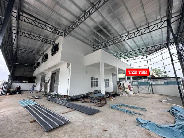 PERMATANG TINGGI NEAR BUKIT MINYAK FACTORY WAREHOUSE RENT 7,300SF REFURBISHED - photo 3