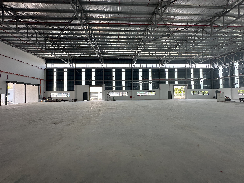 BATU KAWAN INDUSTRIAL PARK DETACHED FACTORY WAREHOUSE 46,370SF HEIGHT 30FT - photo 3