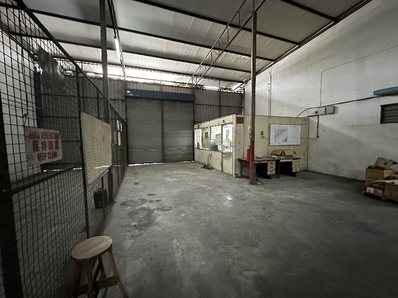 SUNGAI BAKAP NEAR BATU KAWAN FACTORY WAREHOUSE FOR RENT - photo 2