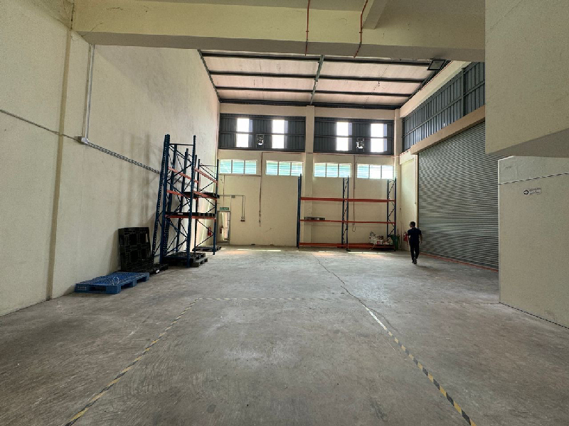 PERMATANG TINGGI NEAR BUKIT MINYAK SEMI-D FACTORY WAREHOUSE FOR RENT - photo 2