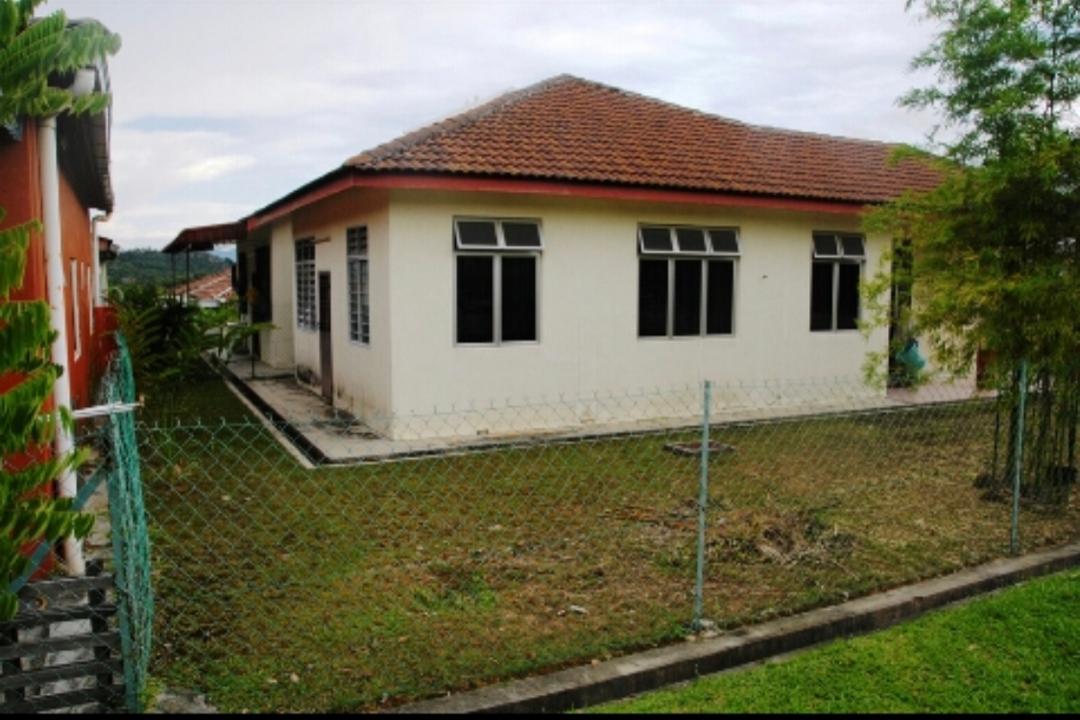 Semi-D Tingkat Taman Dahlia Bandar Salak Tinggi