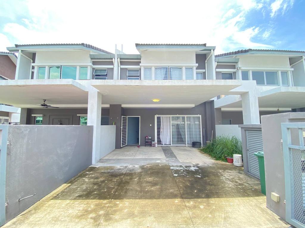 Double-storey Terrace Serene Heights Bangi - photo 1