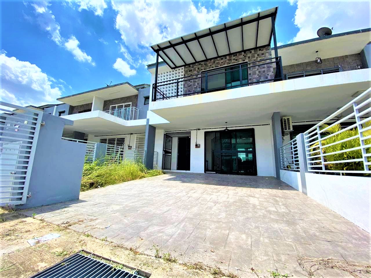 Partly Furnished 2 Storey Saujana Klia Sepang