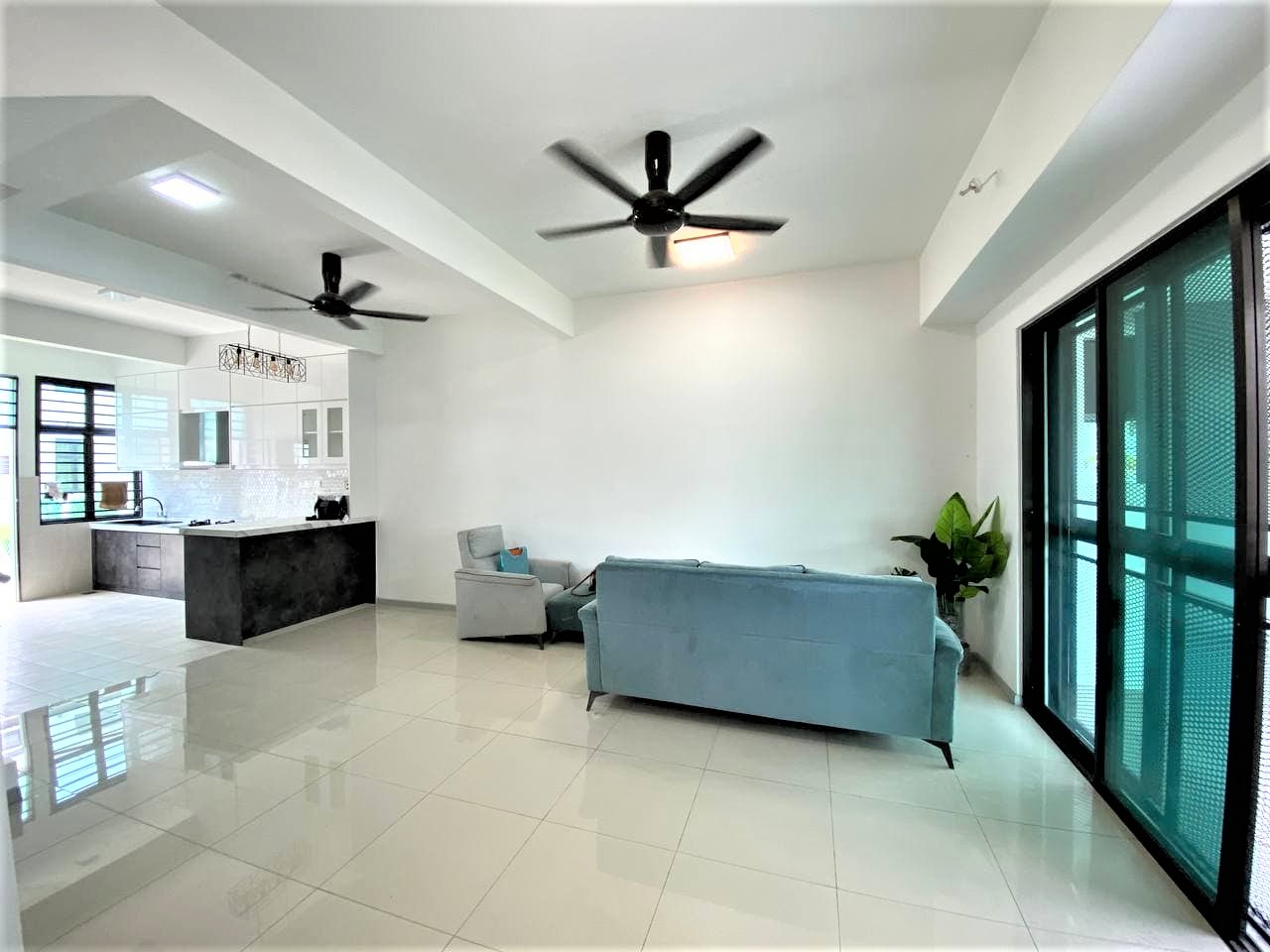 Partly Furnished 2 Storey Saujana Klia Sepang - photo 2
