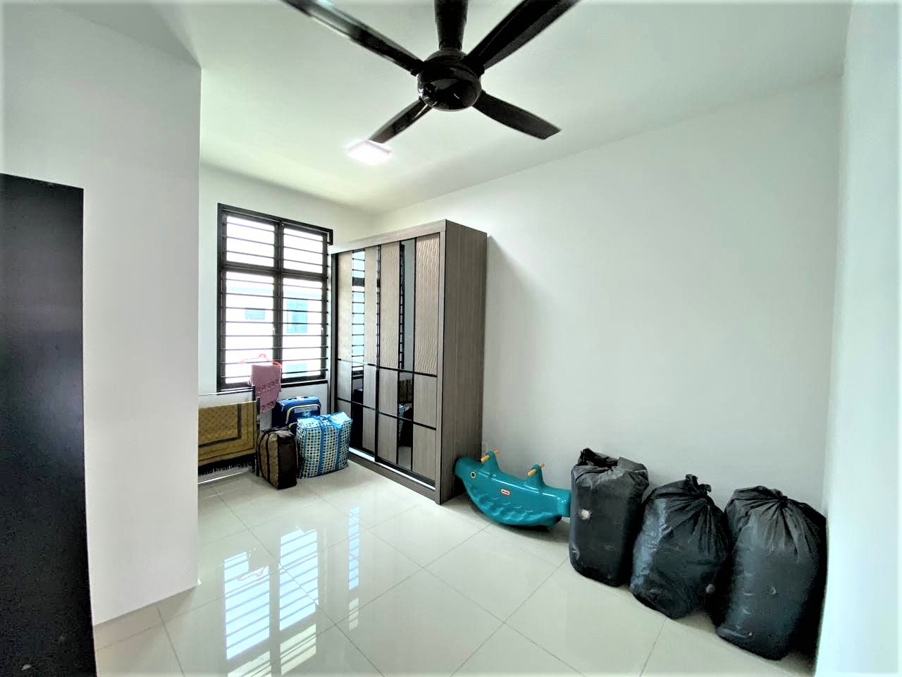 Partly Furnished 2 Storey Saujana Klia Sepang - photo 12