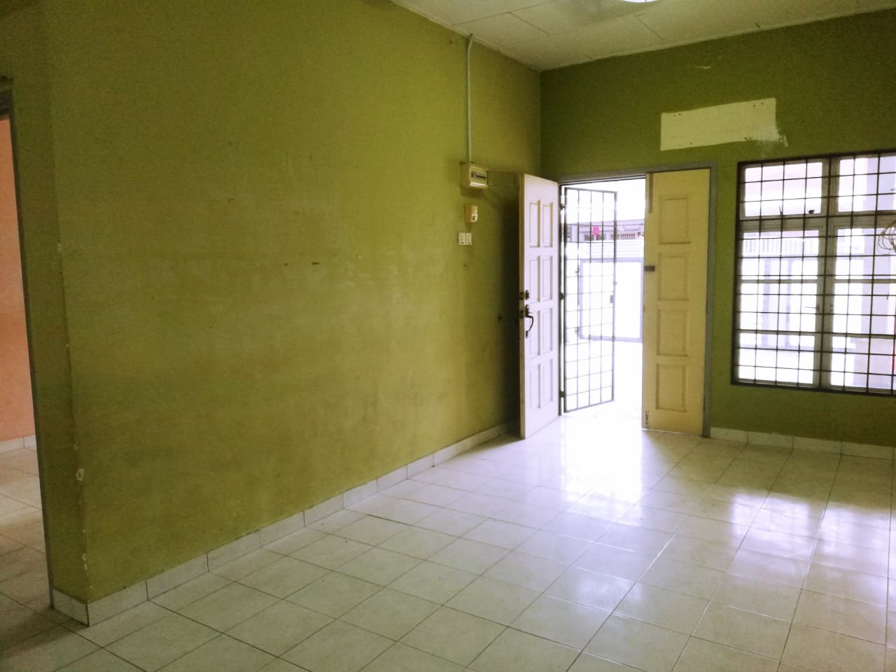 Below Market, Taman Pelangi Semenyih - photo 5