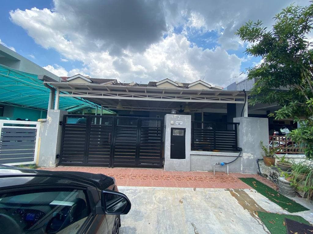 Double Storey Jalan Nova Subang Bestari - photo 1
